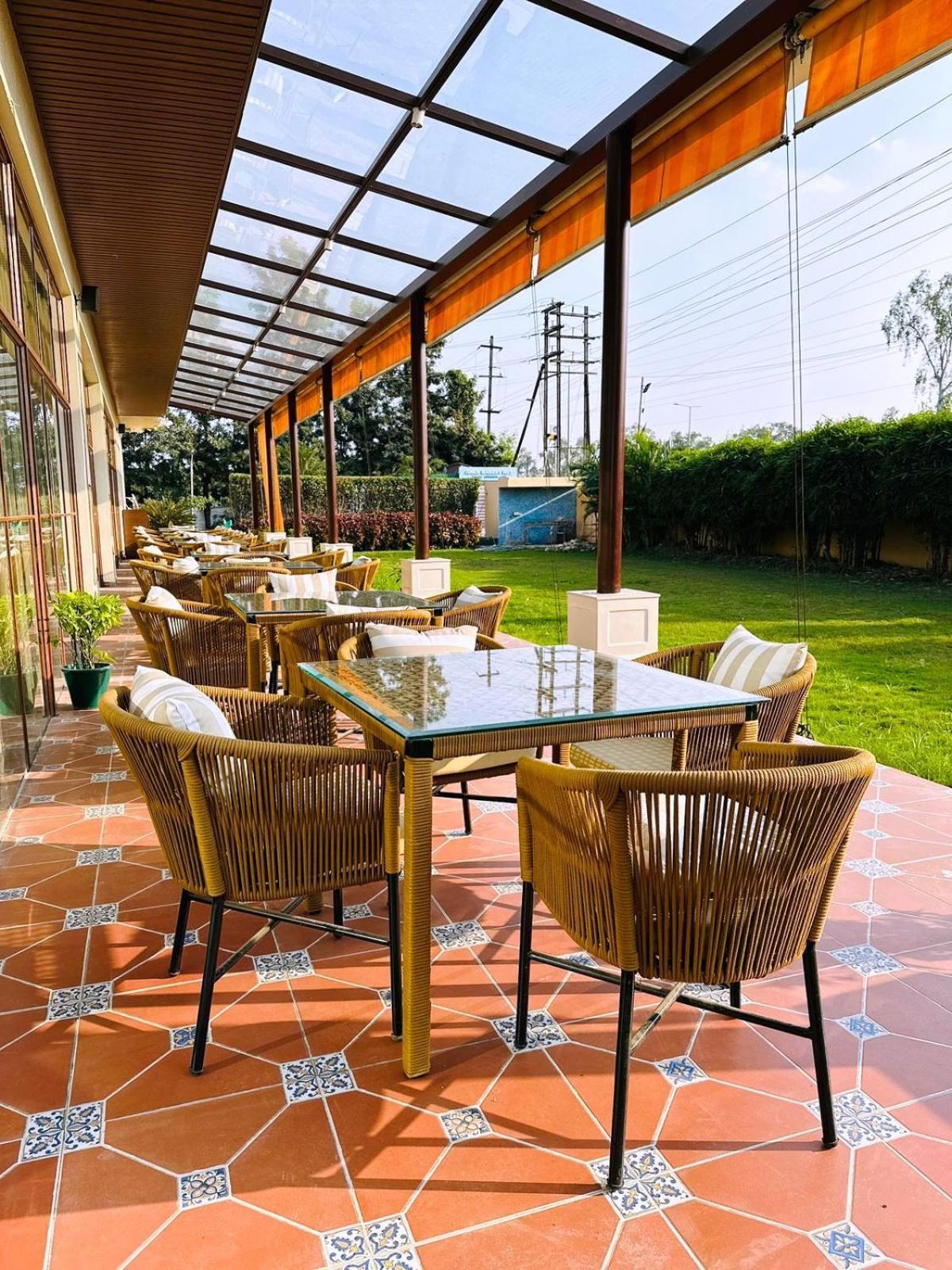 Hotel Amer Green'S Bhopal Dış mekan fotoğraf