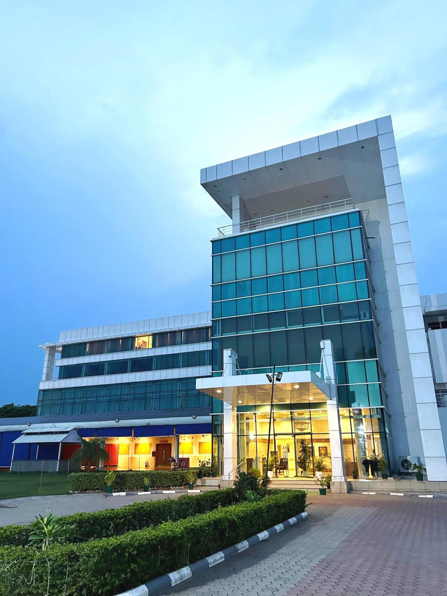 Hotel Amer Green'S Bhopal Dış mekan fotoğraf